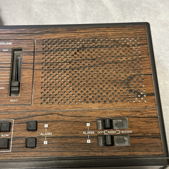 Vintage Realistic Chronomatic 251 Dual Alarm Clock AM/FM Radio #12-1559 Working - Picture 2 of 16